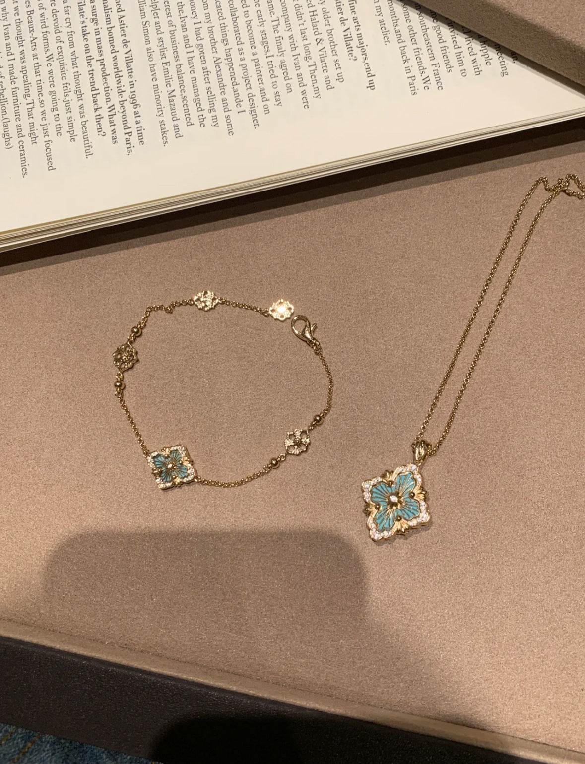 Water lake blue beautiful four-leaf clover bracelet necklace female retro palace style high-end