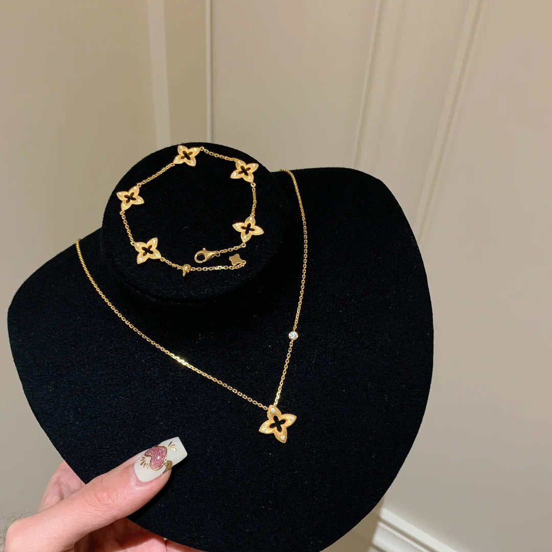 Old money style antique gold hollow four-leaf clover earrings necklace bracelet set retro high-end light luxury diamond flower