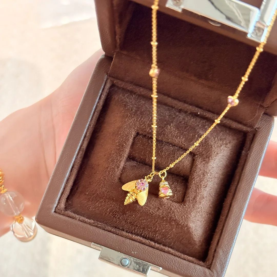 Italian hand-brushed bee pendant necklace simple diamond heart-shaped bracelet necklace earrings