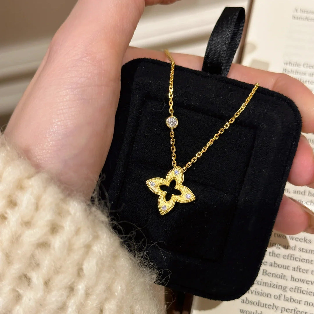 Old money style antique gold hollow four-leaf clover earrings necklace bracelet set retro high-end light luxury diamond flower