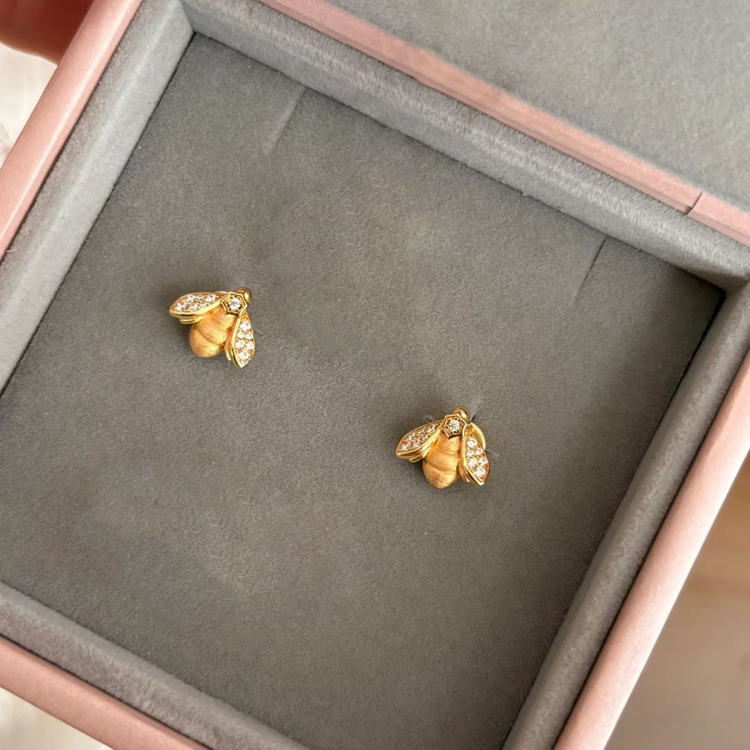 Italian hand-brushed bee pendant necklace simple diamond heart-shaped bracelet necklace earrings