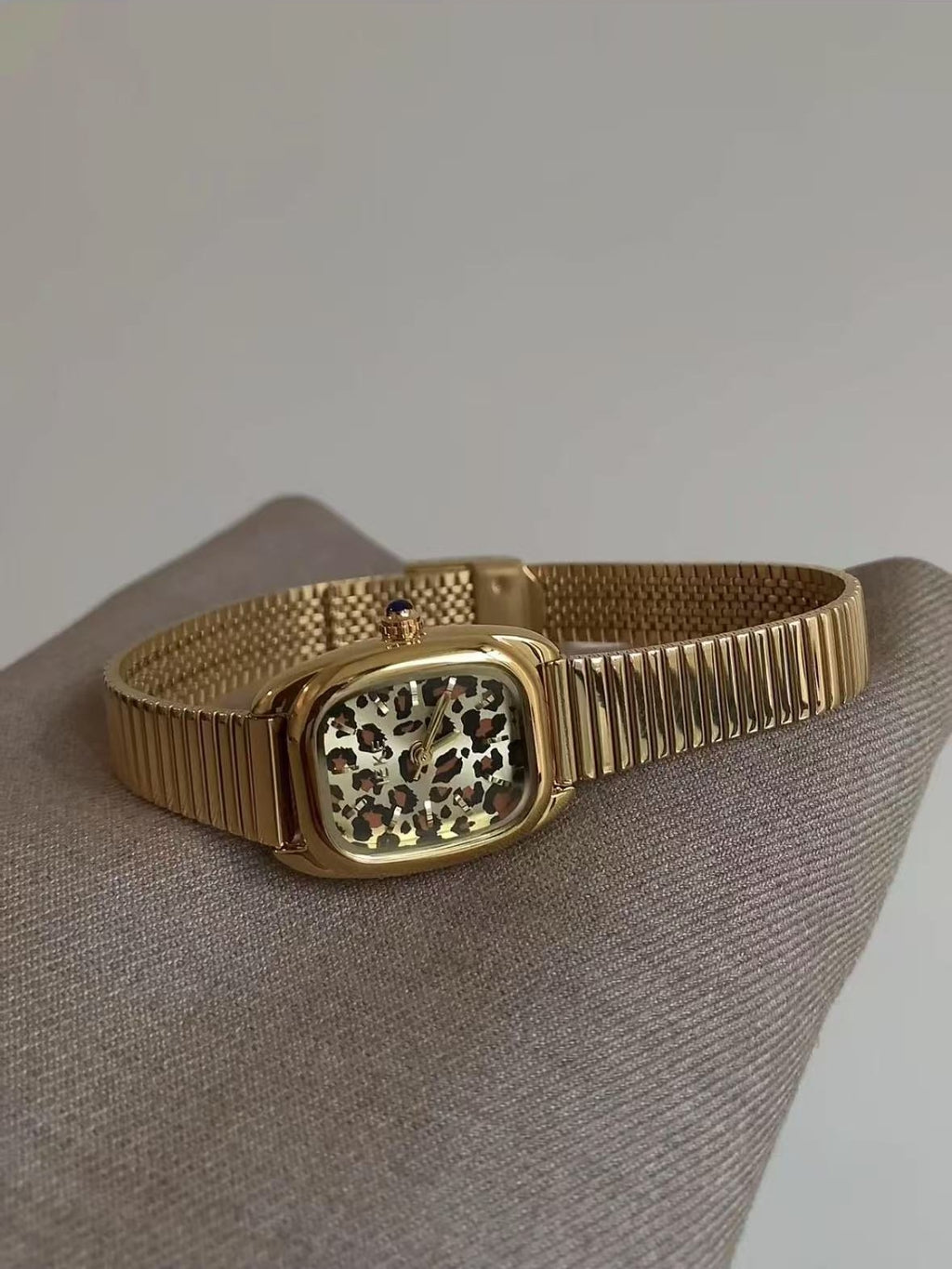 Classic leopard print retro watch design fashionable personality high-end exquisite atmosphere women's watch