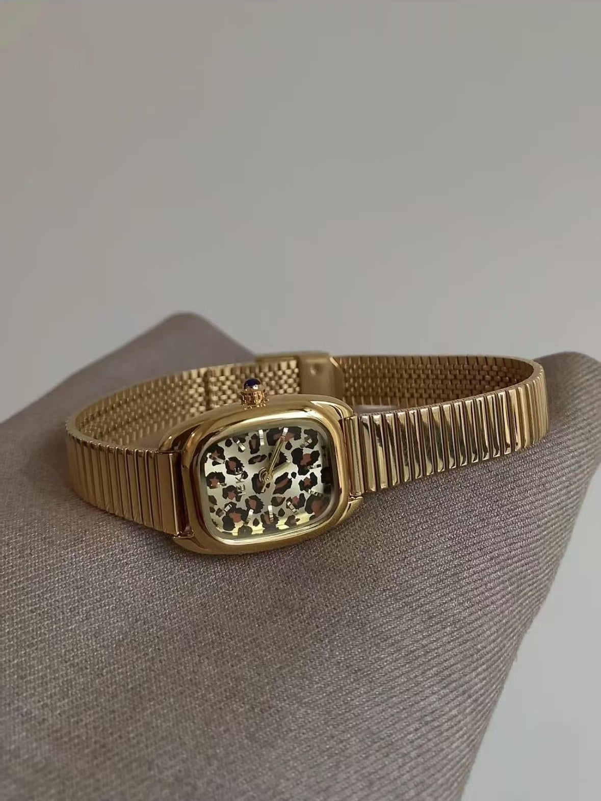 Classic leopard print retro watch design fashionable personality high-end exquisite atmosphere women's watch
