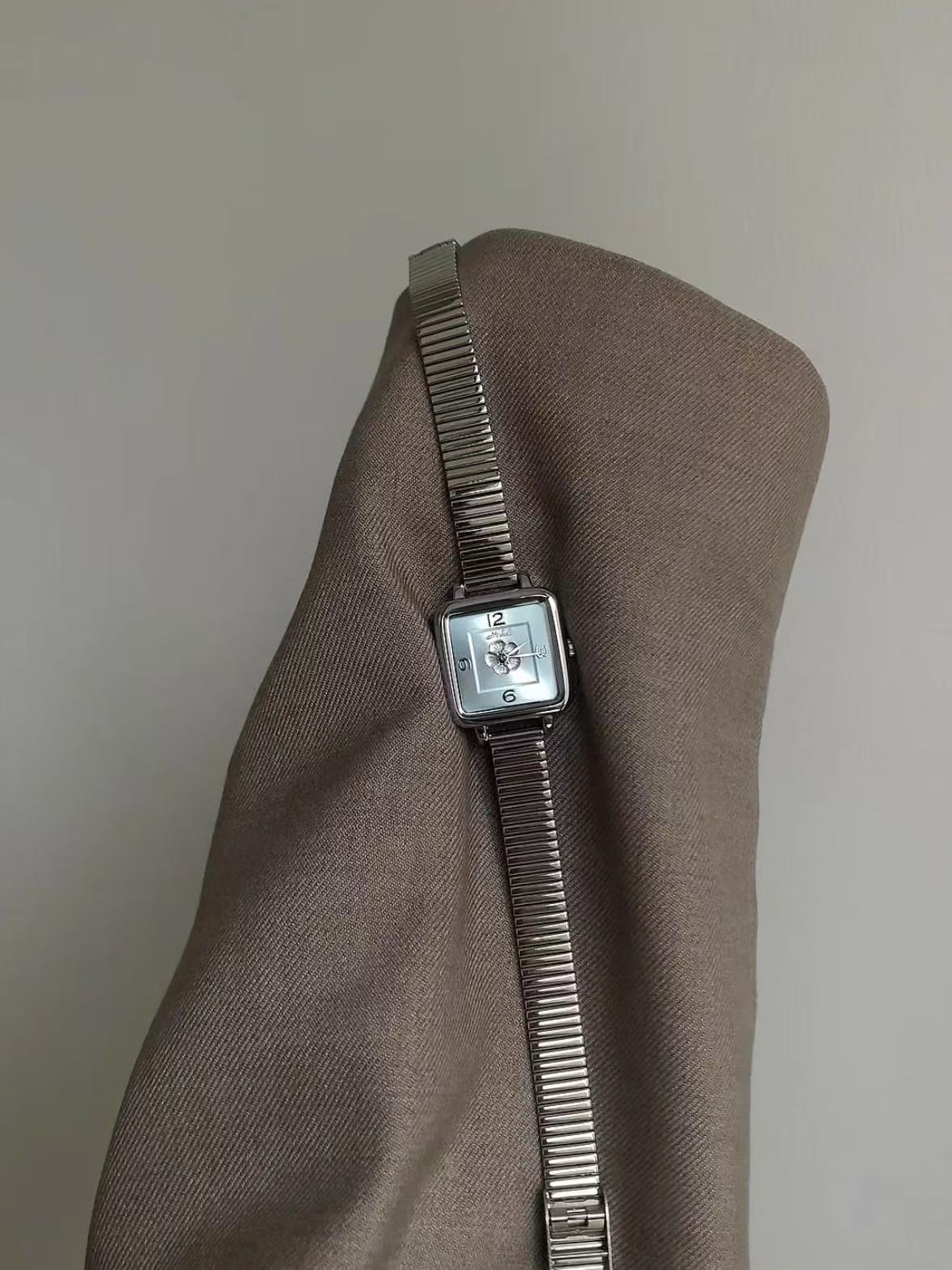 Niche Glacier Blue Camellia Quartz Watch Silver Fashion Retro Advanced Bamboo Women's Watch
