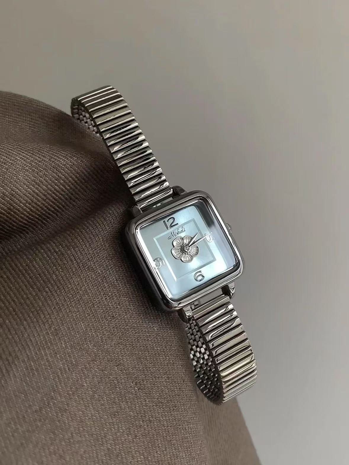 Niche Glacier Blue Camellia Quartz Watch Silver Fashion Retro Advanced Bamboo Women's Watch