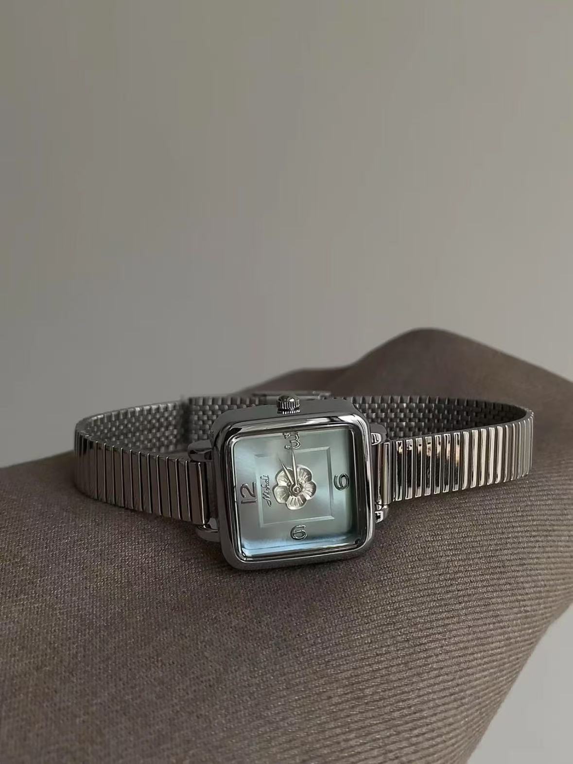 Niche Glacier Blue Camellia Quartz Watch Silver Fashion Retro Advanced Bamboo Women's Watch