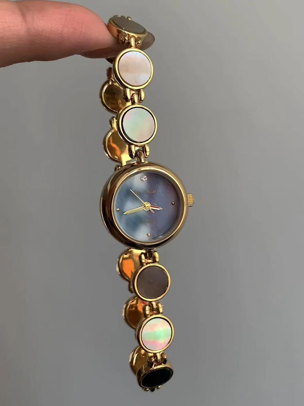 Natural mother-of-pearl niche fashion quartz ladies watch retro female watch is very suitable for gifts