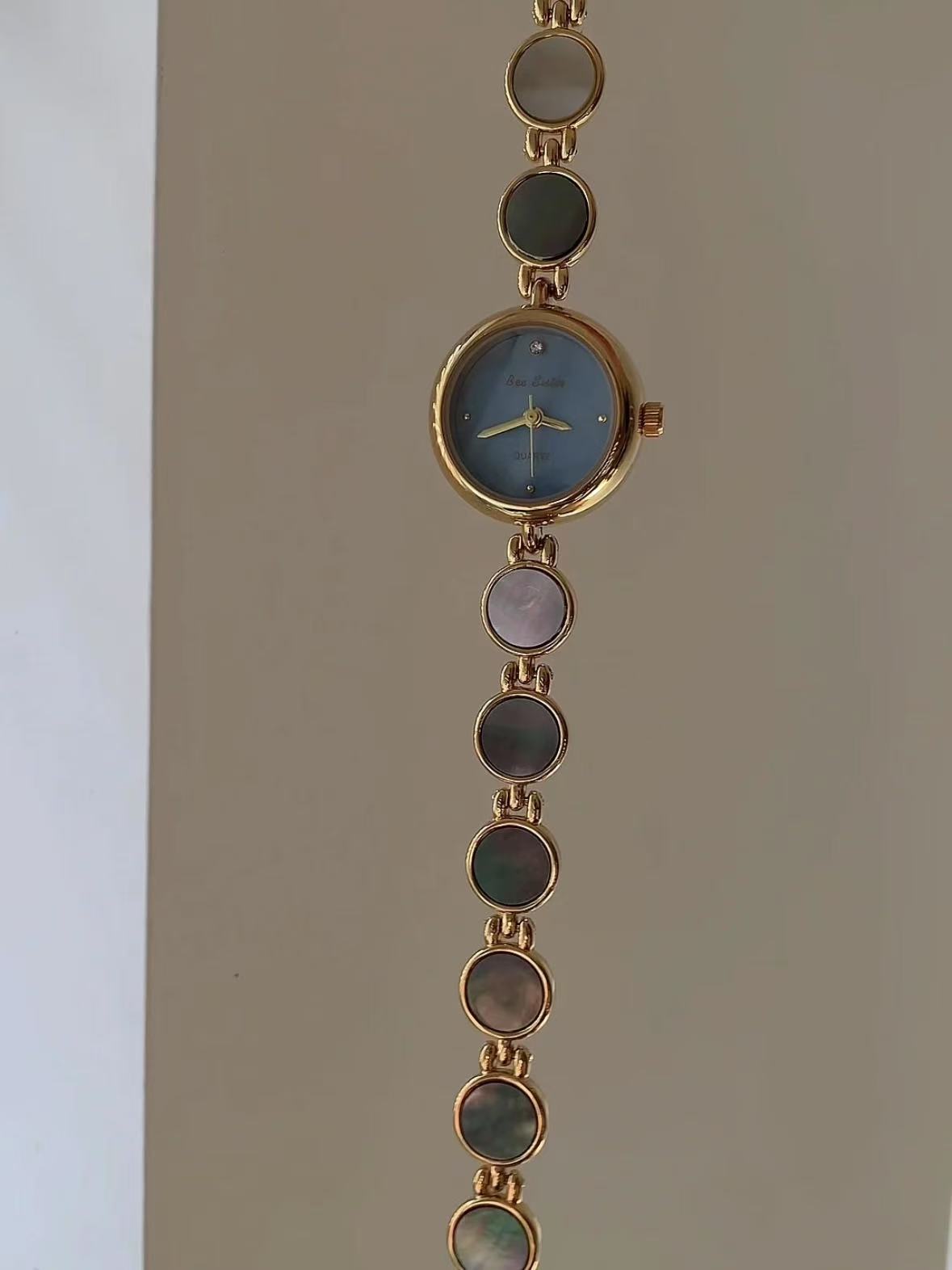 Natural mother-of-pearl niche fashion quartz ladies watch retro female watch is very suitable for gifts