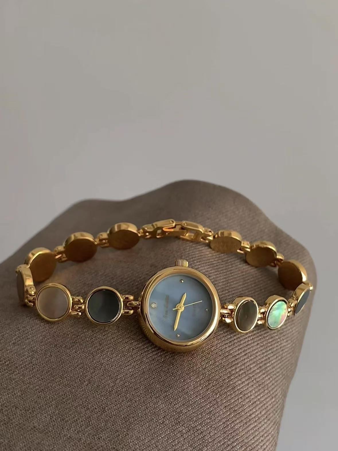Natural mother-of-pearl niche fashion quartz ladies watch retro female watch is very suitable for gifts