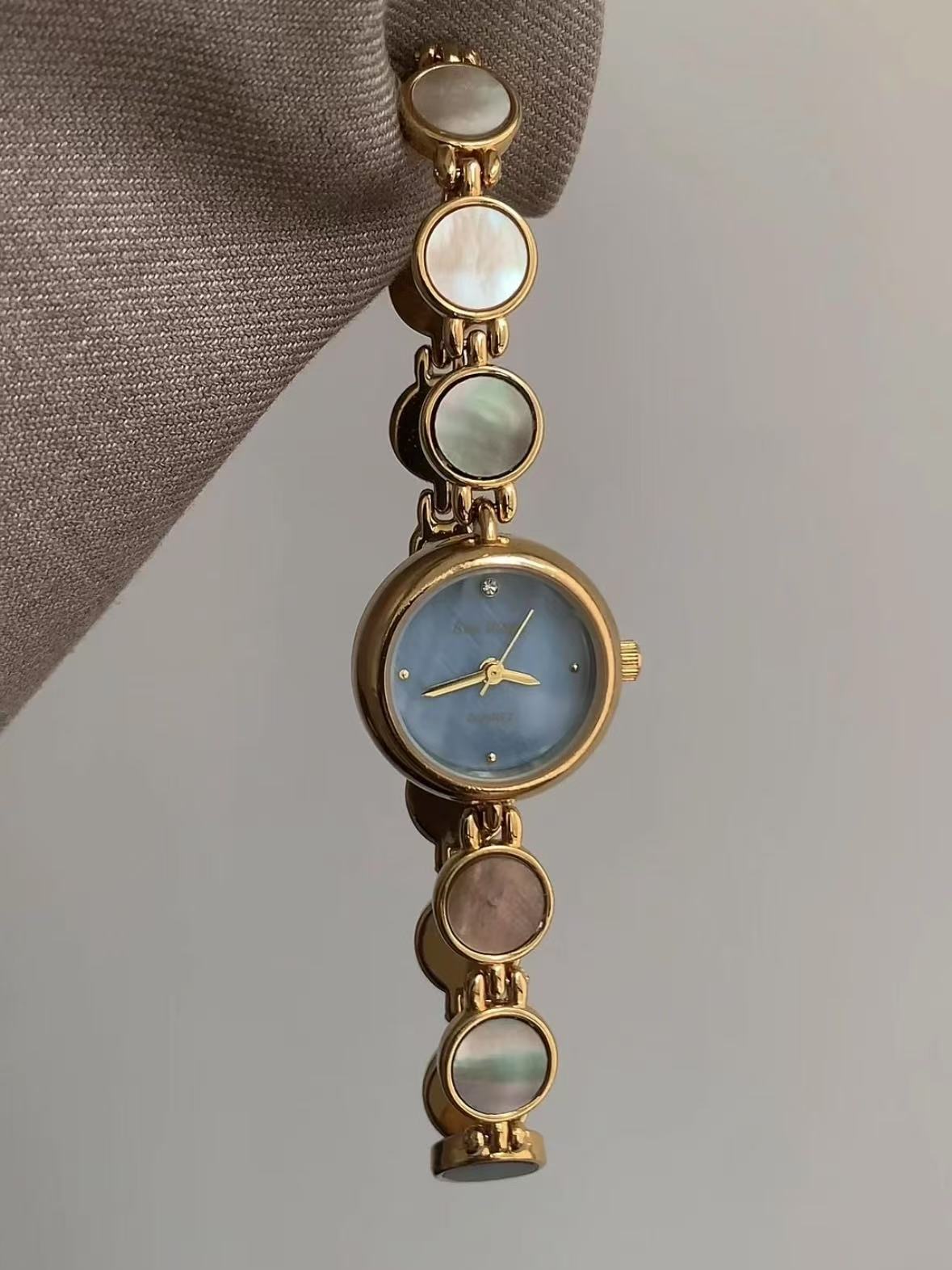 Natural mother-of-pearl niche fashion quartz ladies watch retro female watch is very suitable for gifts