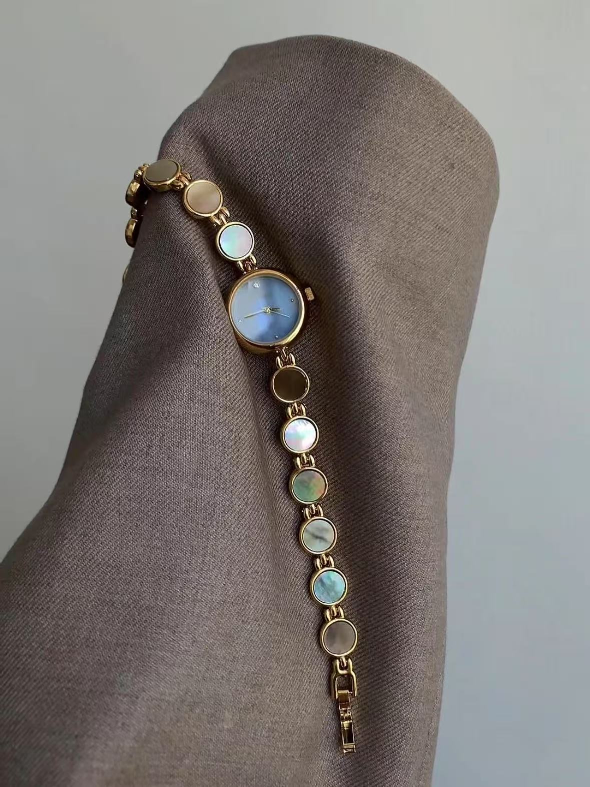 Natural mother-of-pearl niche fashion quartz ladies watch retro female watch is very suitable for gifts