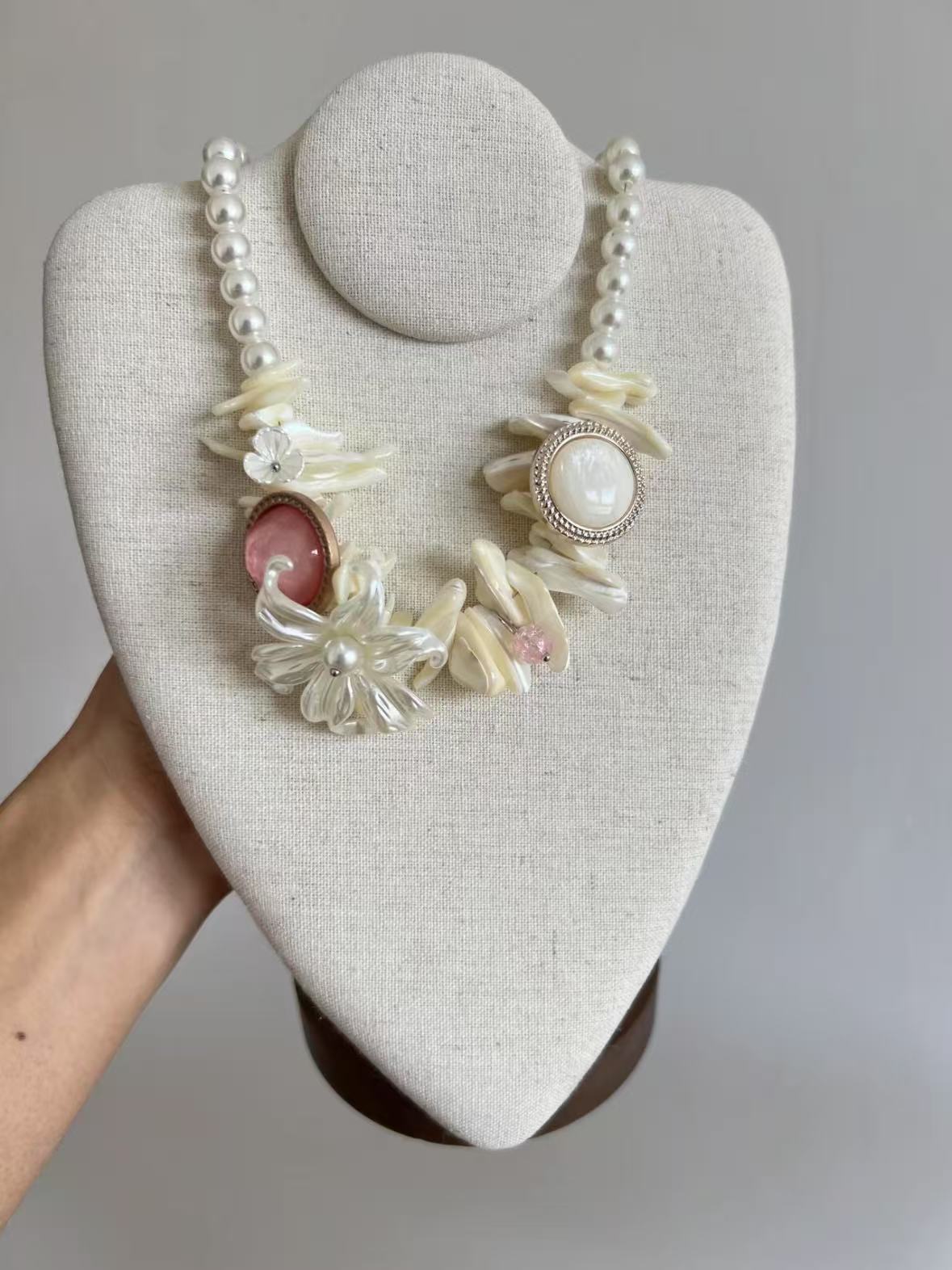 Inspiration Muse | Mother-of-pearl beaded white flower super beautiful choker imitation pearl high-quality texture necklace