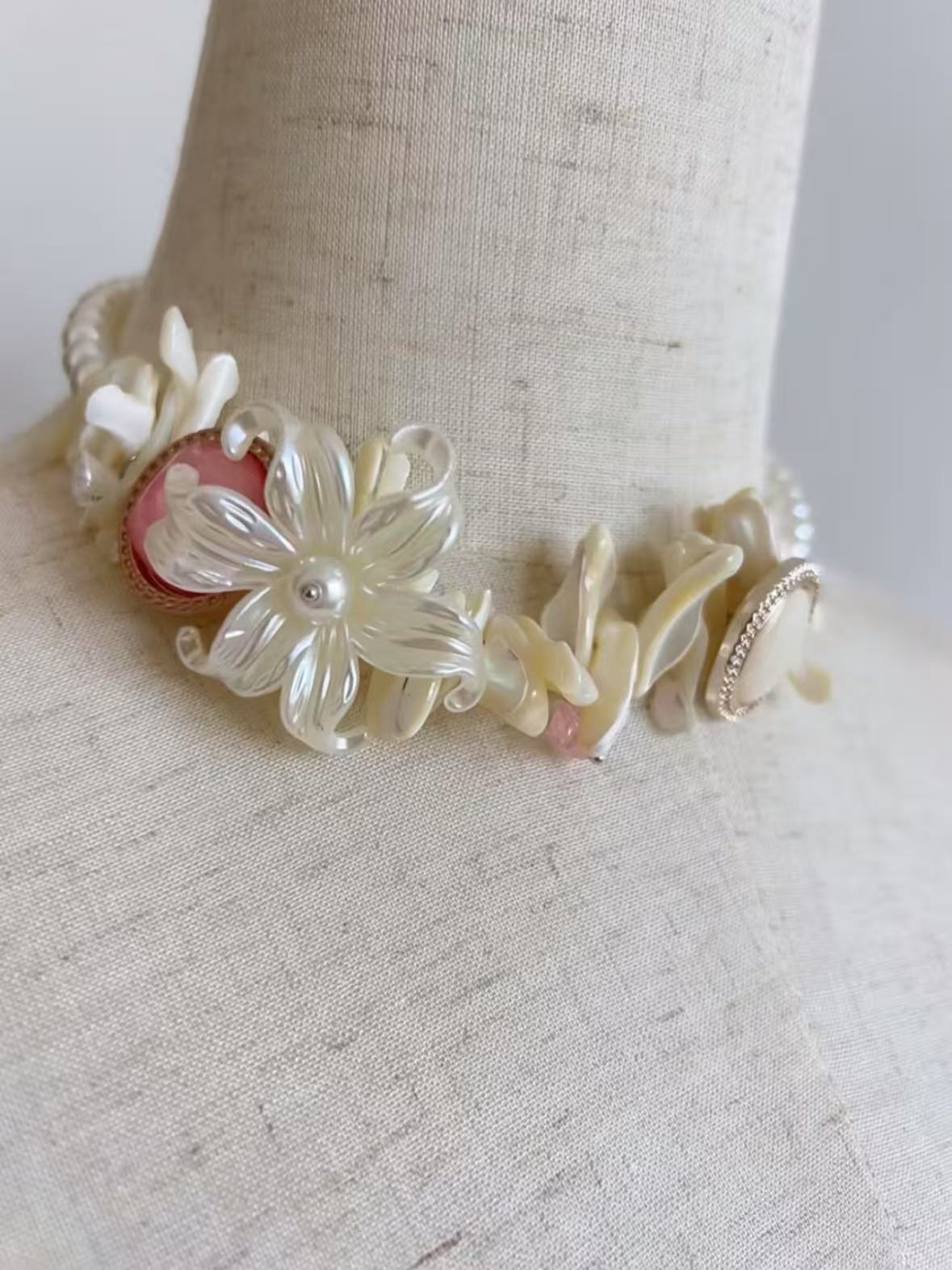 Inspiration Muse | Mother-of-pearl beaded white flower super beautiful choker imitation pearl high-quality texture necklace
