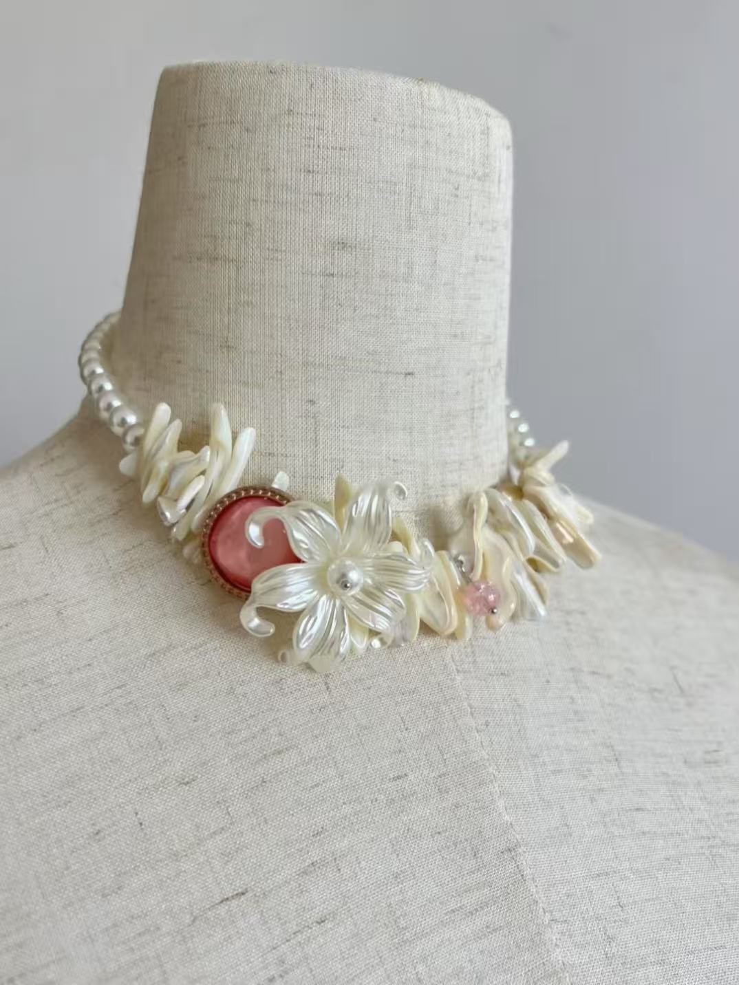 Inspiration Muse | Mother-of-pearl beaded white flower super beautiful choker imitation pearl high-quality texture necklace