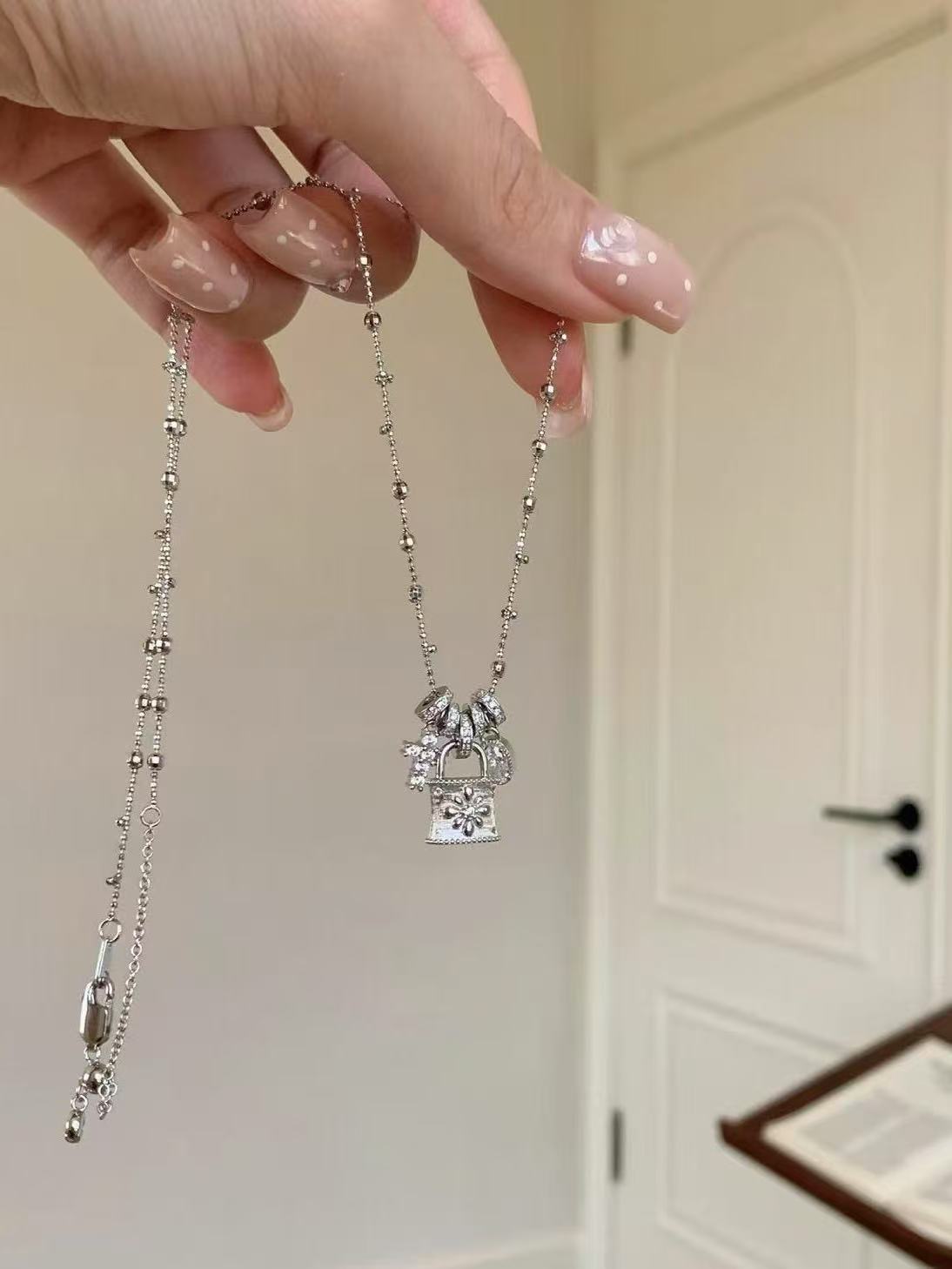 Vintage gold/silver cross necklace clavicle chain Las craft light luxury niche