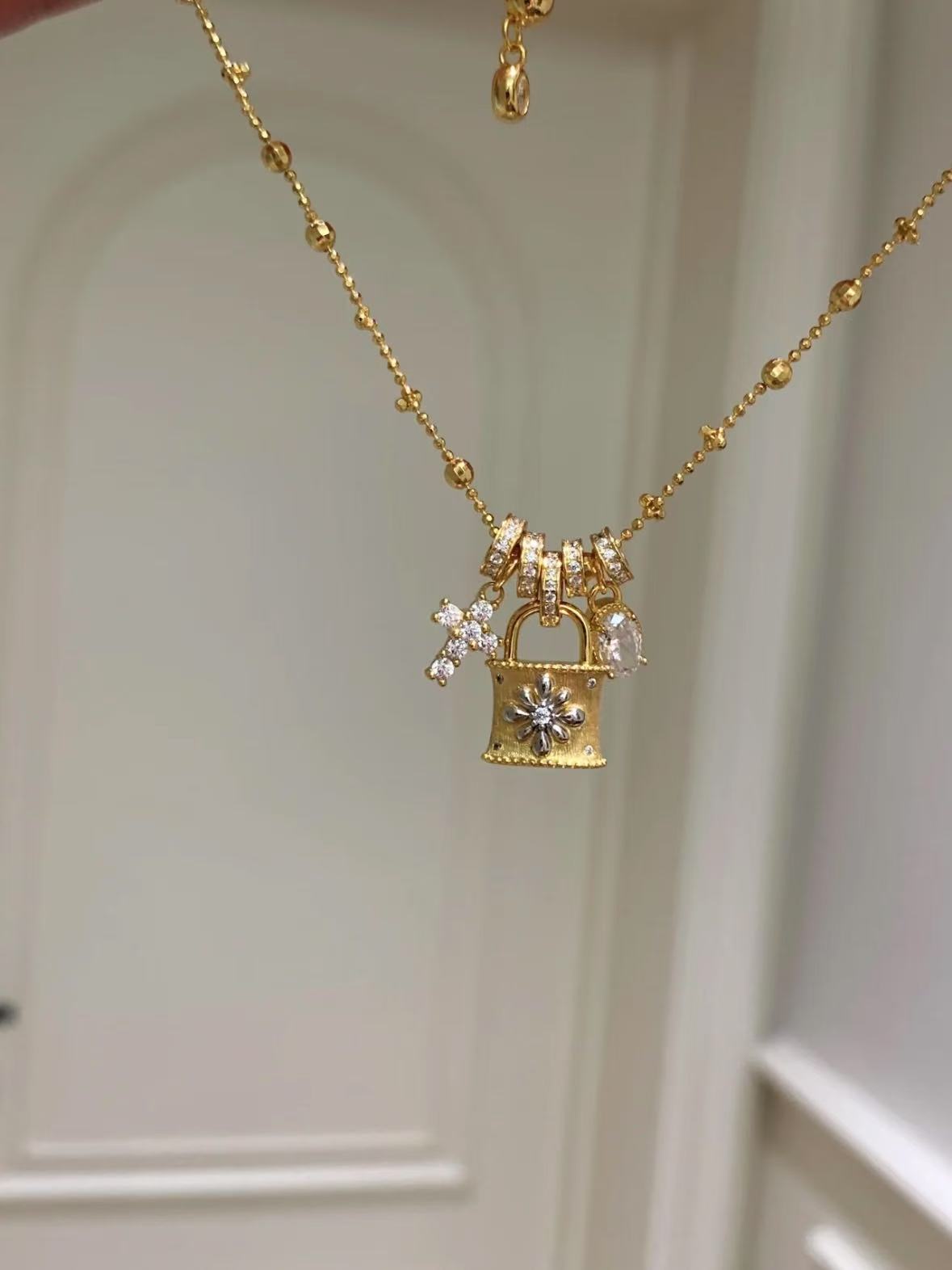 Vintage gold/silver cross necklace clavicle chain Las craft light luxury niche